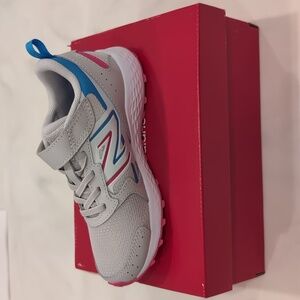 New Balance kids fresh foam 650 bungee lace sneakers, size 13.5